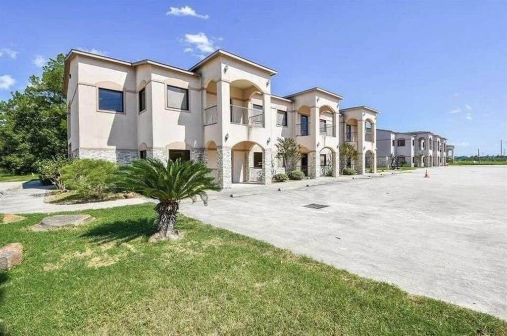 20550 Townsen Boulevard - Photo 1