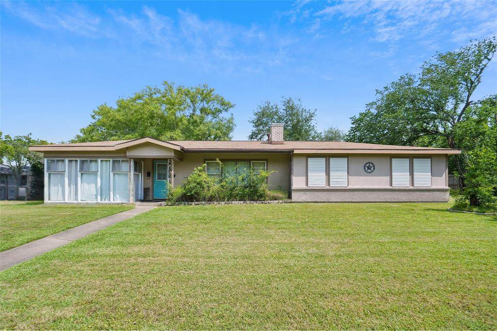 1224 15th Avenue - Photo 1