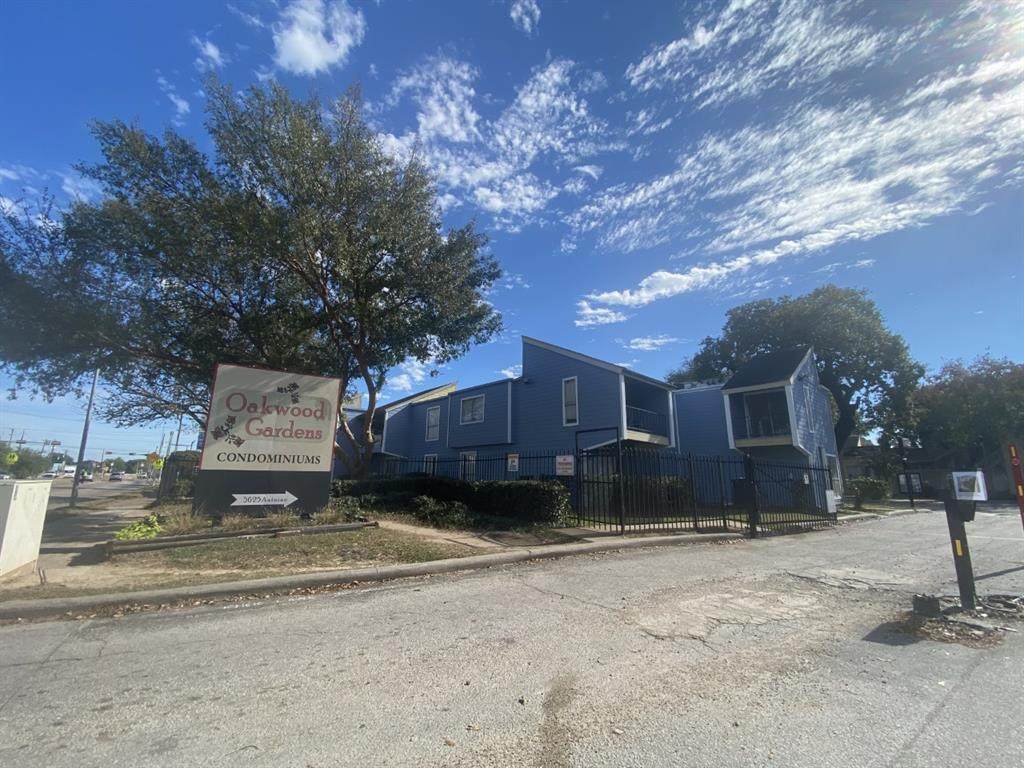 5625 Antoine Drive - Photo 1