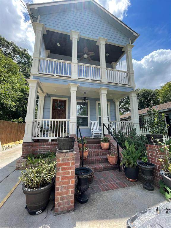 1420 31st Street - Photo 1