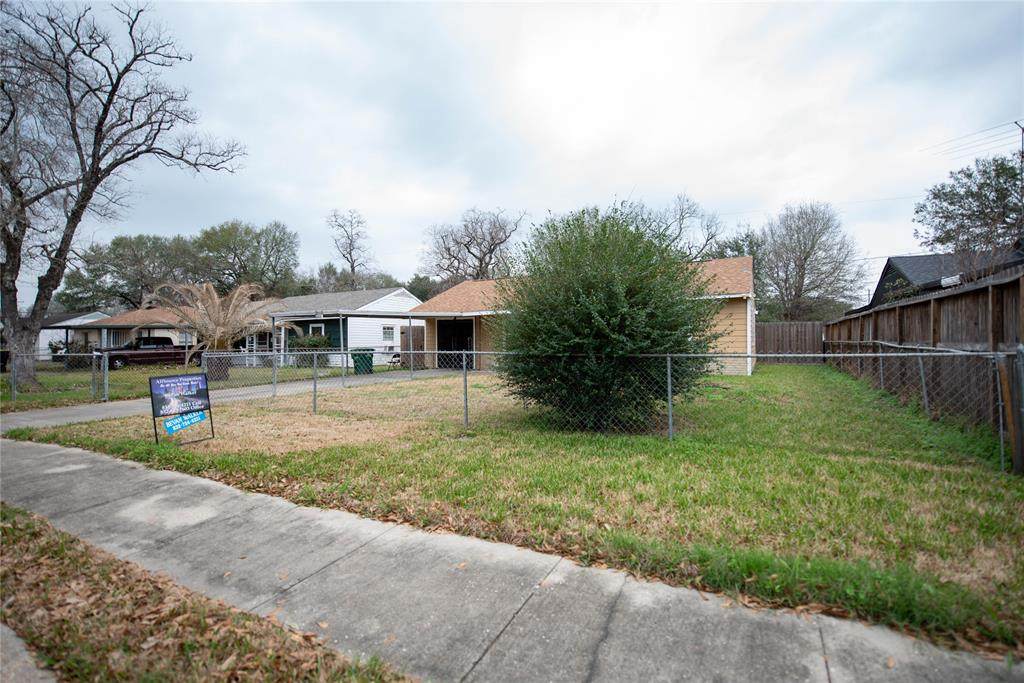 3923 Daphne Street - Photo 1