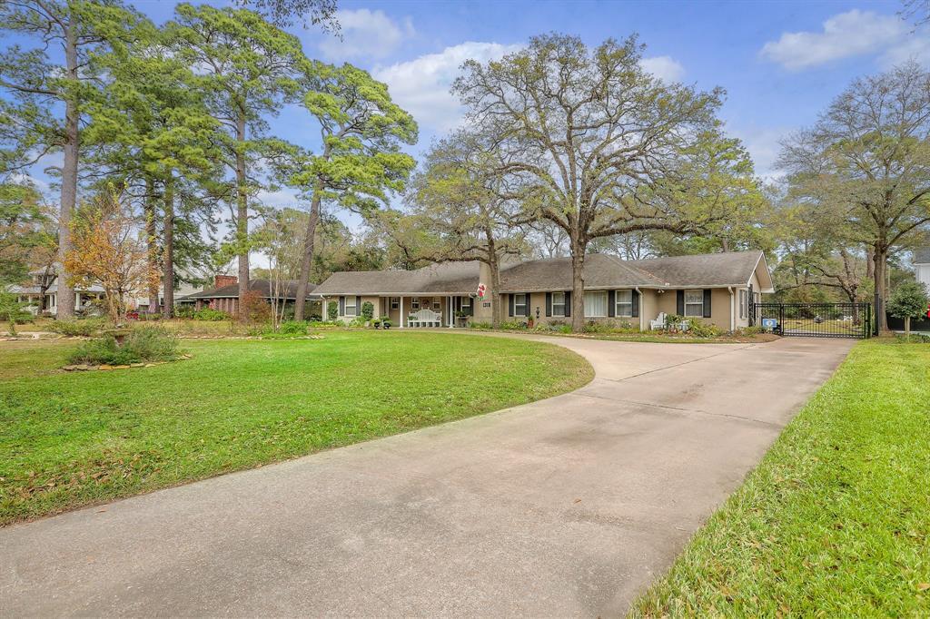 1318 Sue Barnett Drive - Photo 1