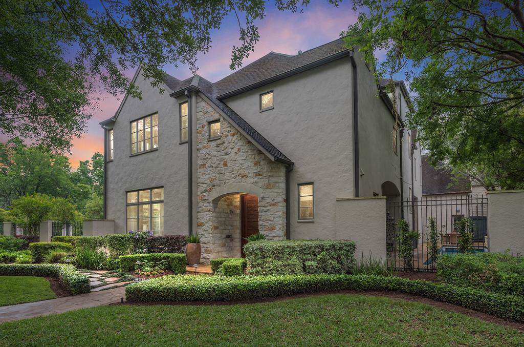 2405 Brentwood Drive - Photo 1