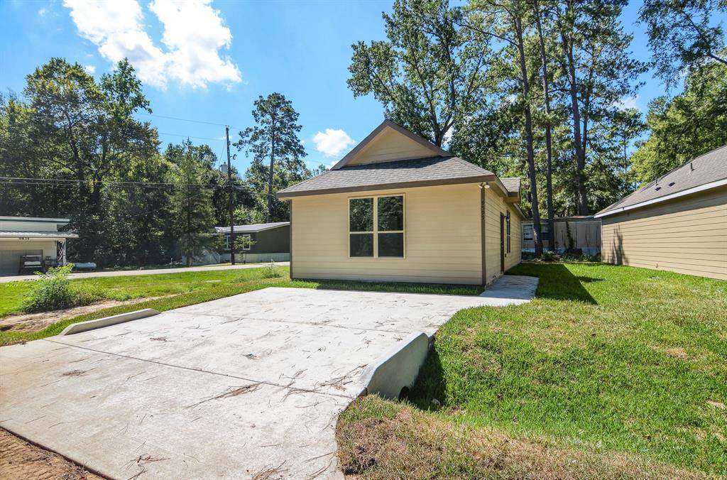 9599 Darkwood Street - Photo 1