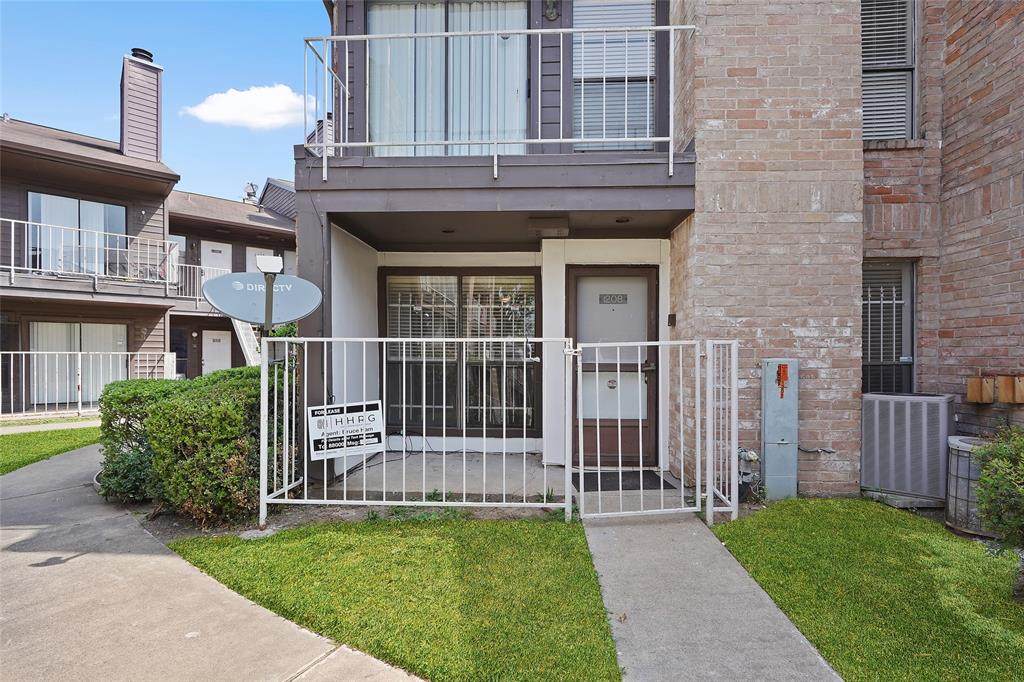 6633 Airport Boulevard - Photo 1