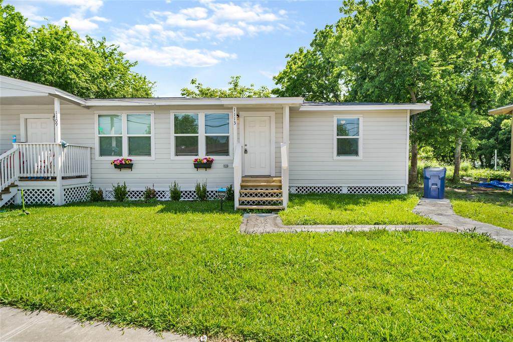 1113 10th Street - Photo 1