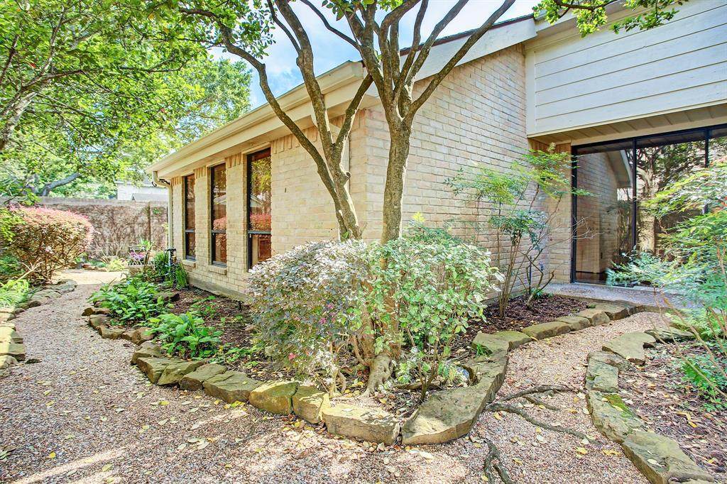 28 Broad Oaks Drive - Photo 1