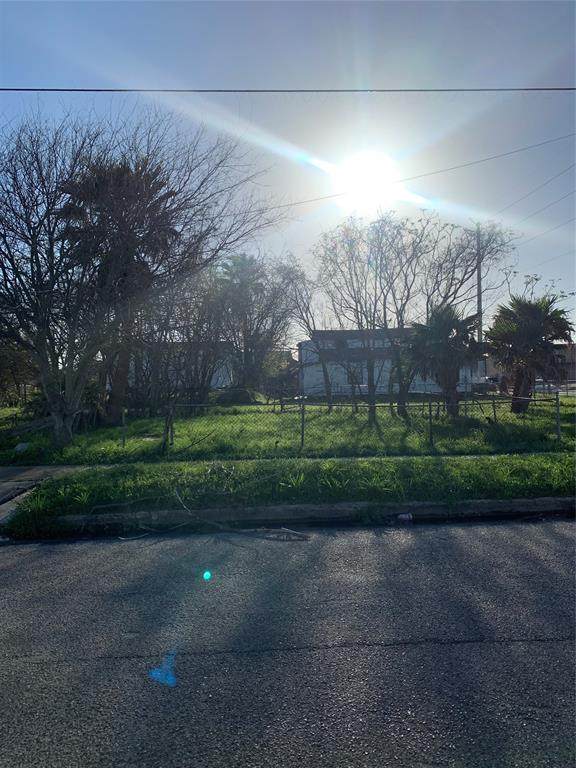705 39th Street - Photo 1