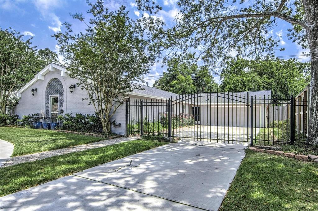 10043 Briar Forest Drive - Photo 1