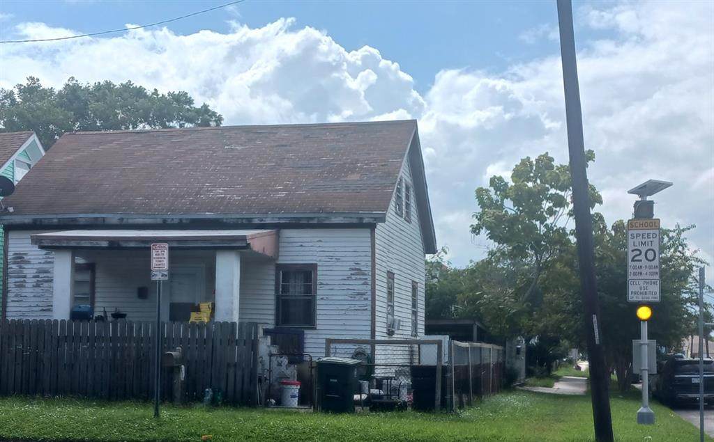 1701 40th Street - Photo 1