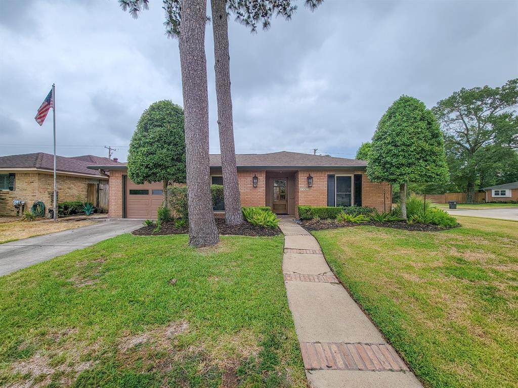1302 Valleta Drive - Photo 1