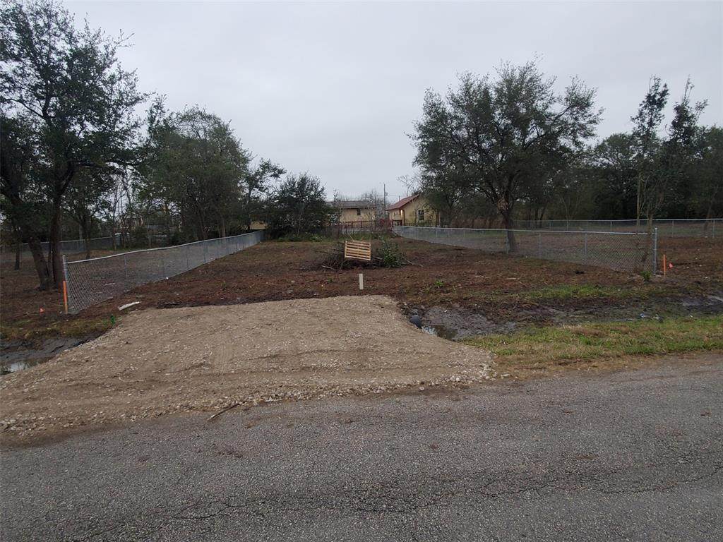 631 13th Street - Photo 1