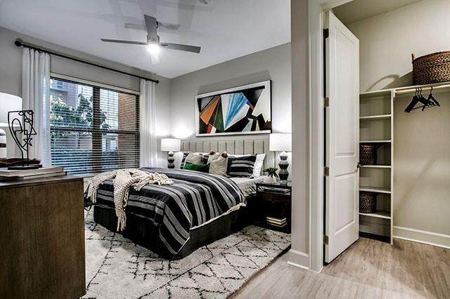1320 Montrose Boulevard - Photo 1
