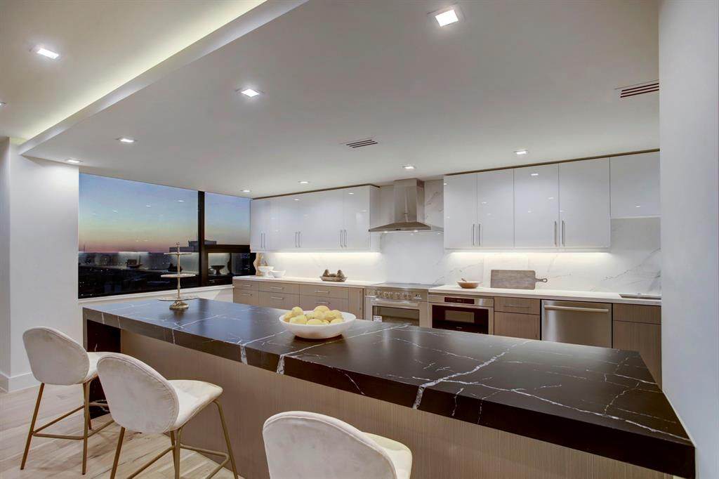 15 Greenway Plaza - Photo 1