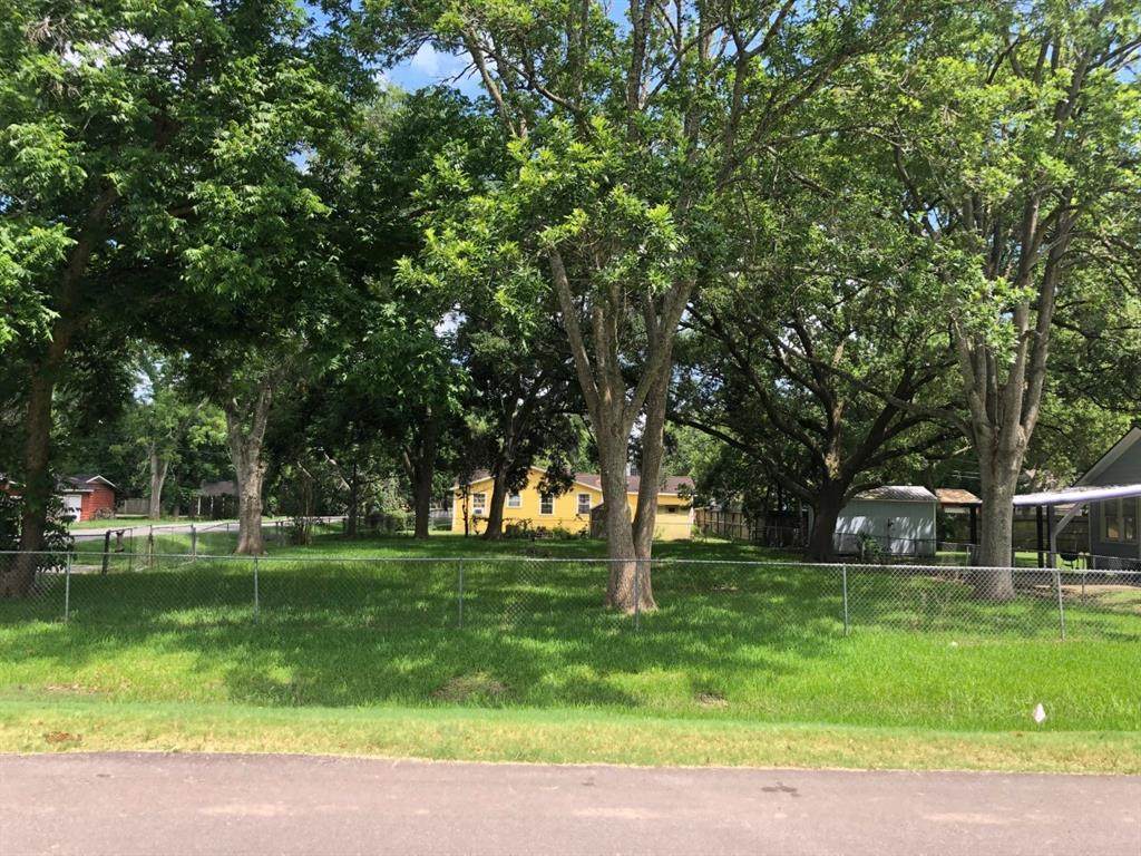 403 Colorado Avenue - Photo 1