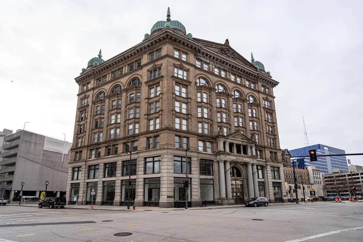 135 Wells St - Photo 1