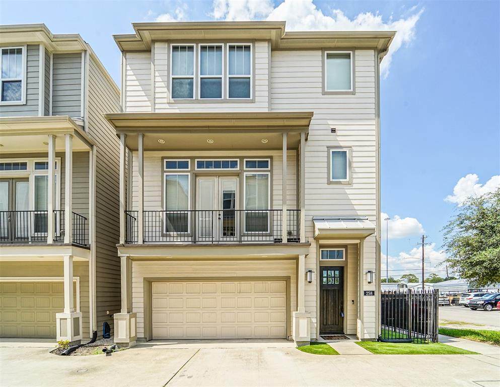 258 28th Street - Photo 1
