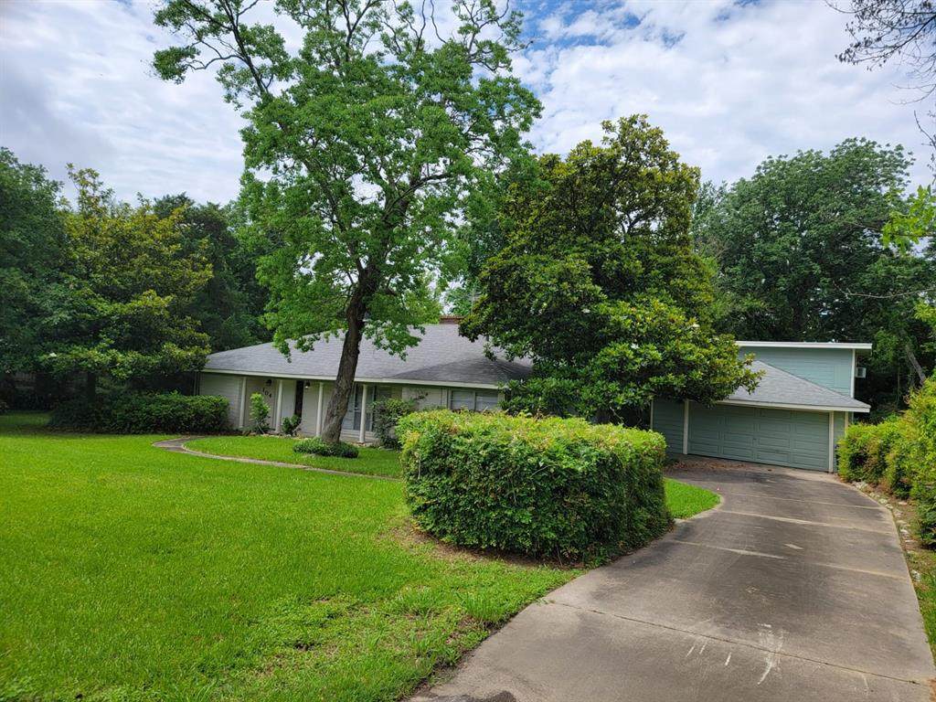 104 Holly Drive - Photo 1