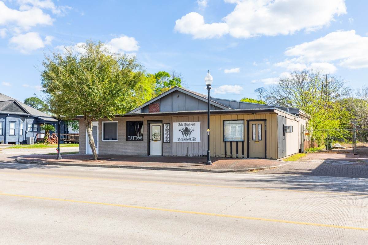 2485 Calder Street - Photo 1