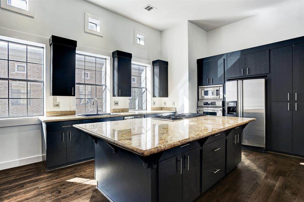 332 W Alabama Street - Photo 1