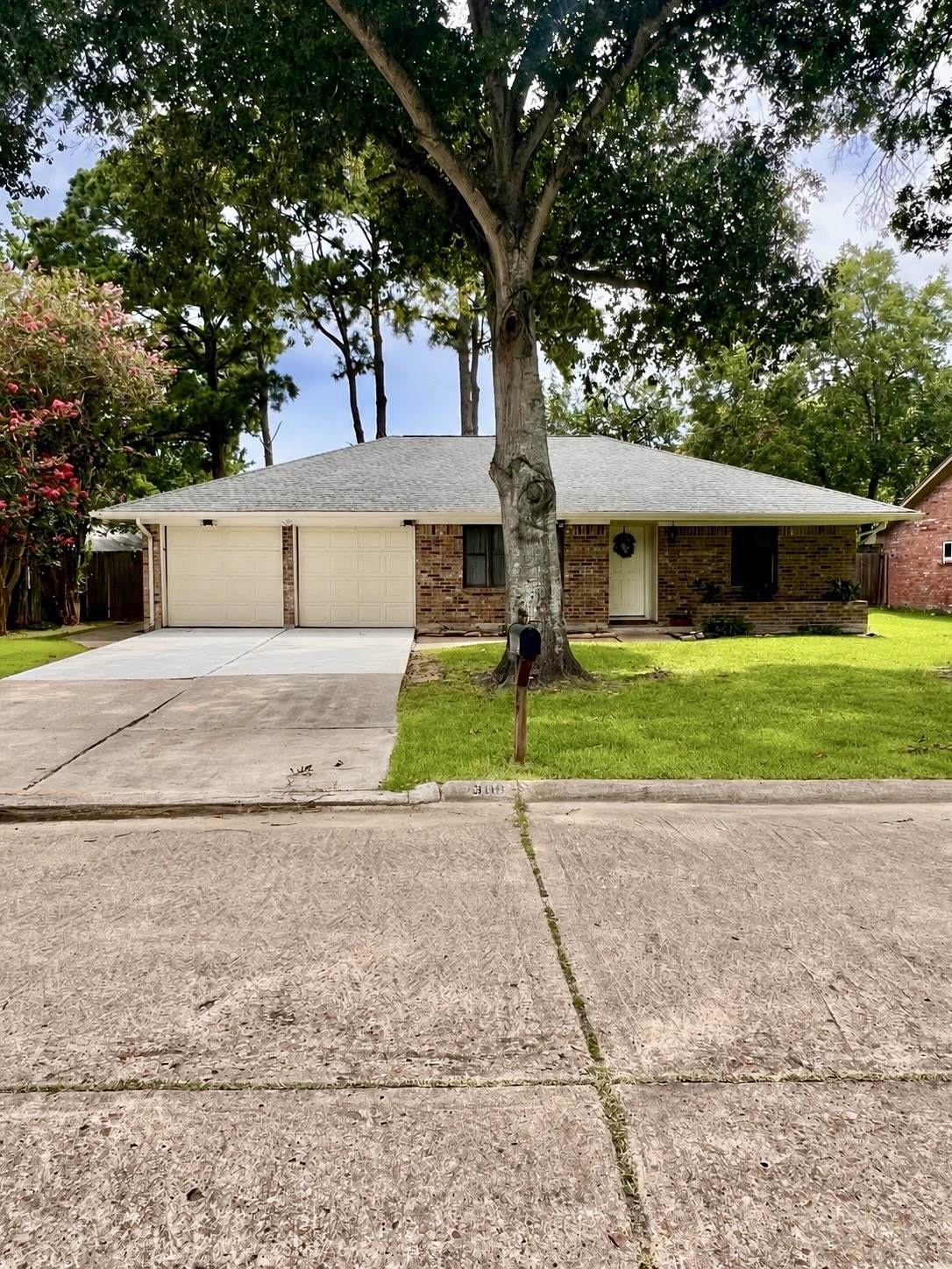 308 Moody Avenue - Photo 1