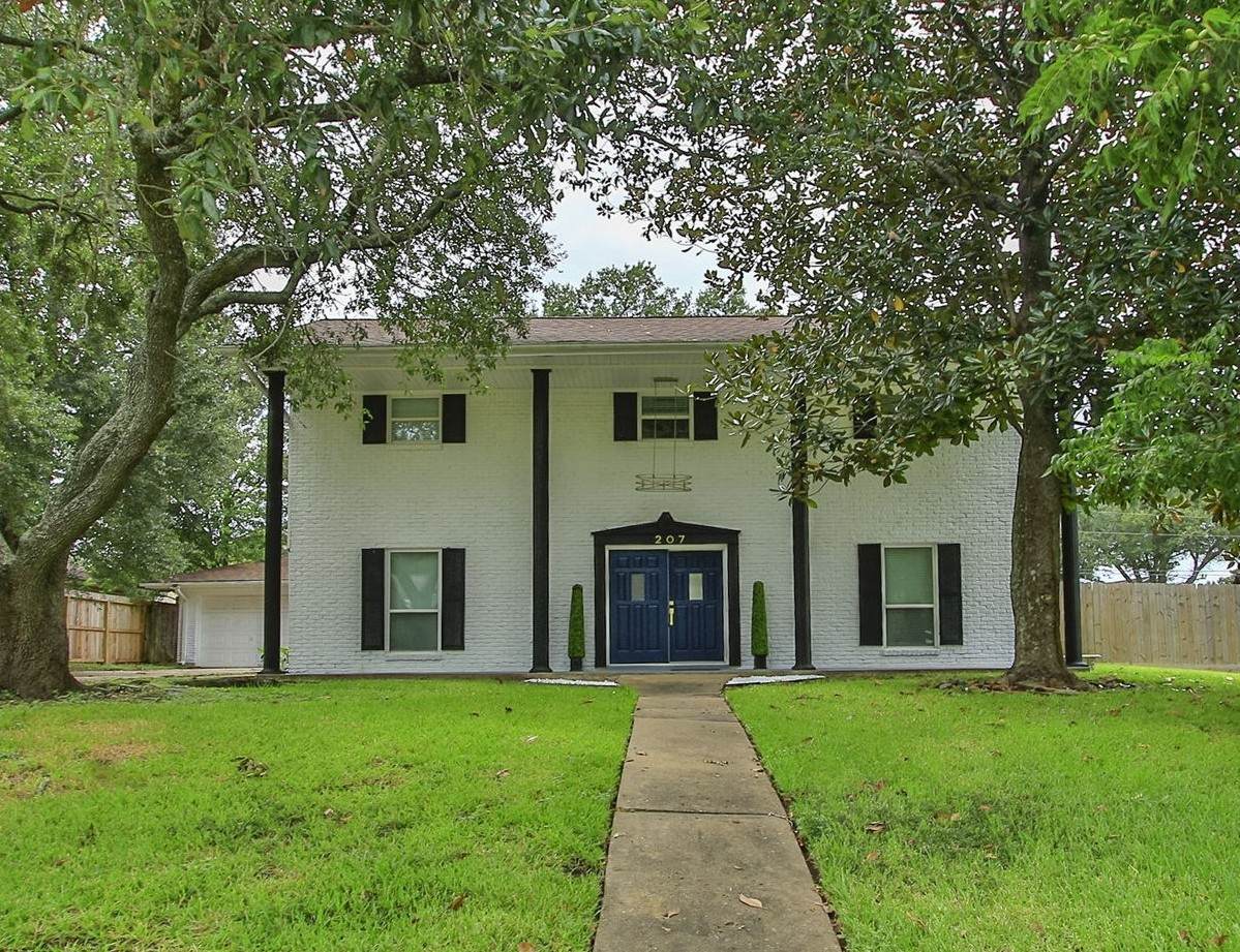 207 Burgundy Lane - Photo 1