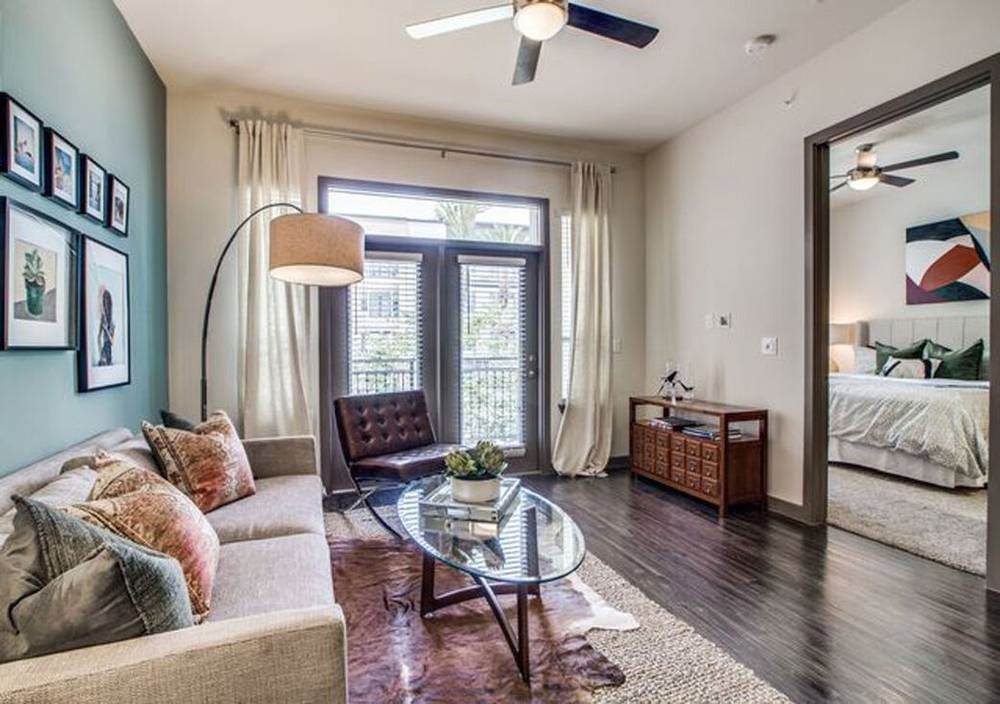 935 Wilcrest - Photo 1