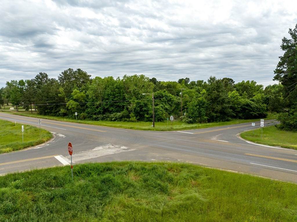 1012 Loop 304 - Photo 1