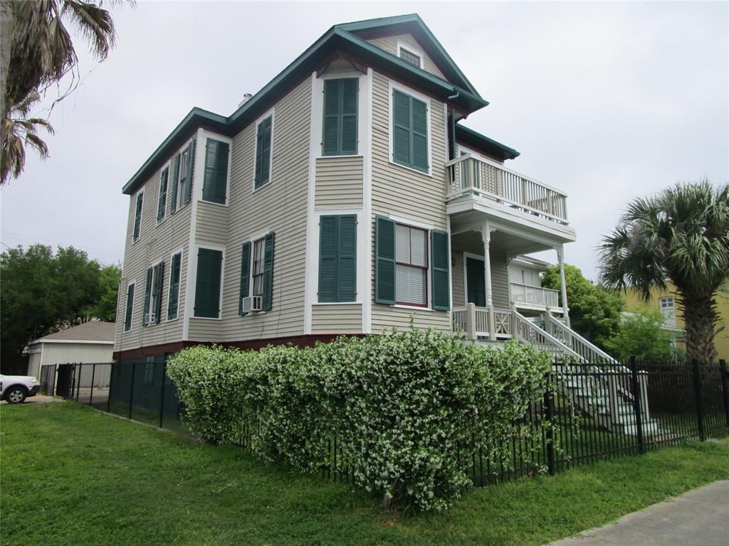 1628 Avenue K - Photo 1