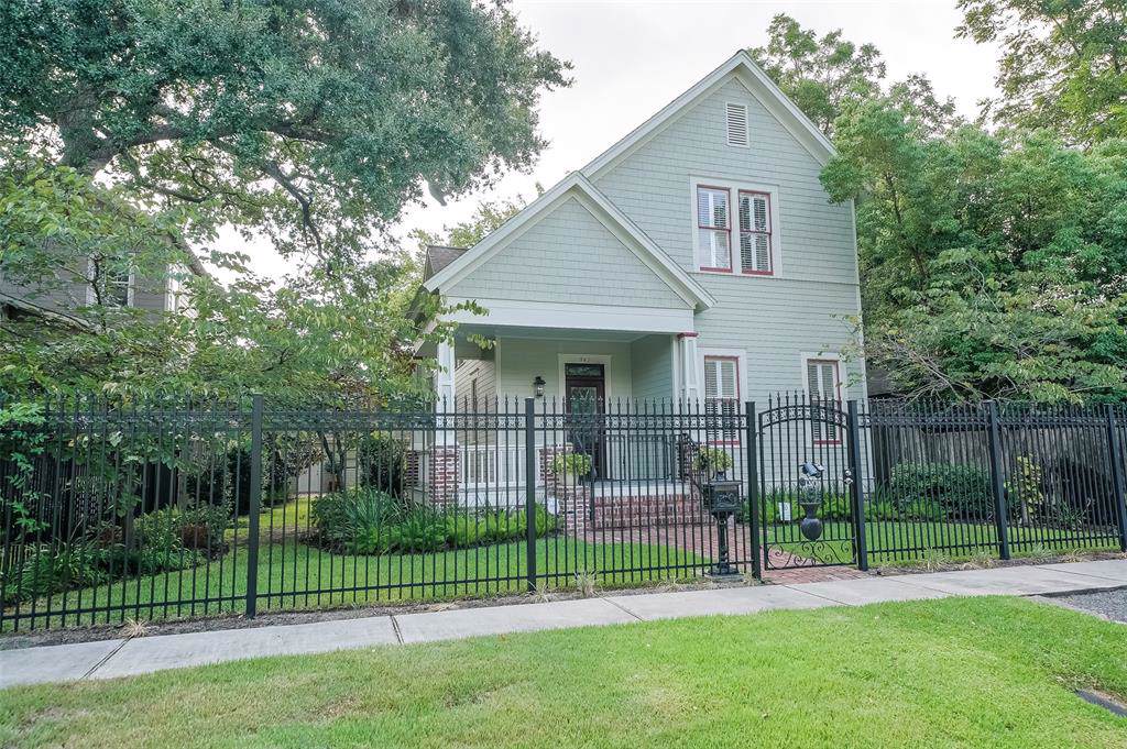 942 Ashland Street - Photo 1