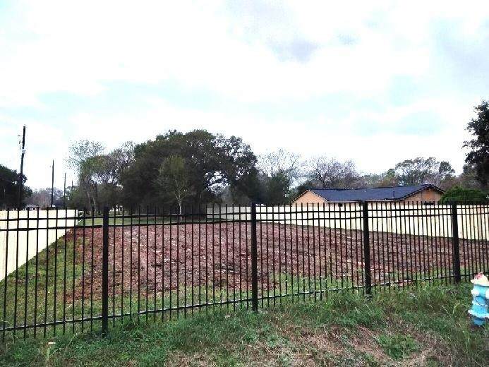542 Pine Street - Photo 1