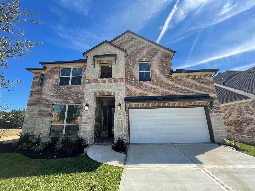 19203 Pinewood Grove - Photo 1