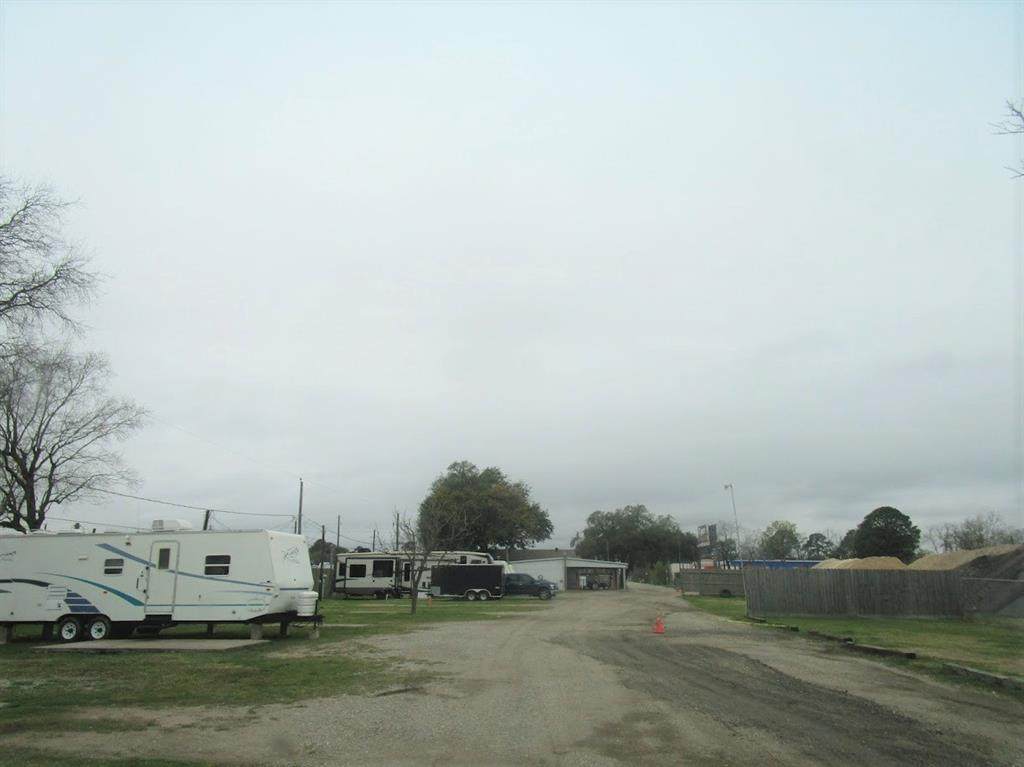 605 Main - Photo 1