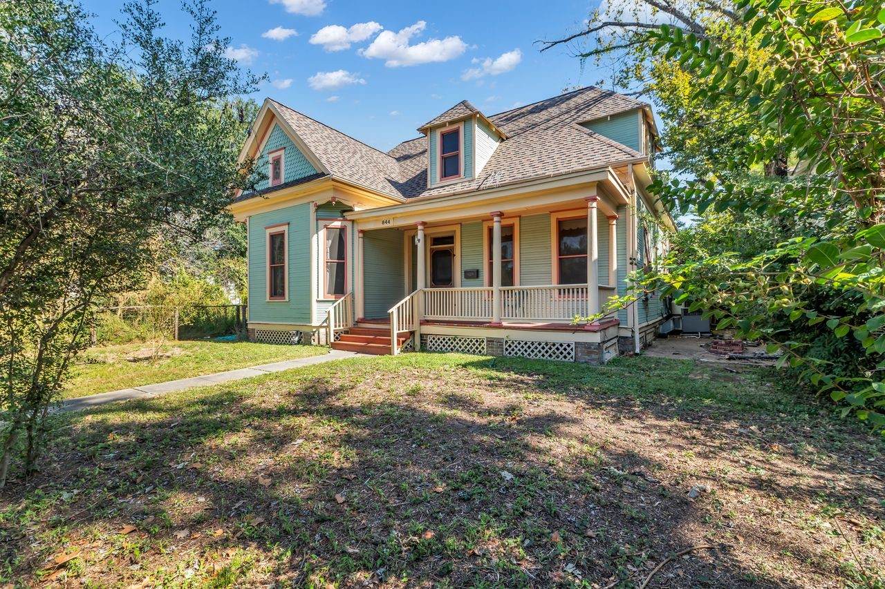 844 Cortlandt Street - Photo 1