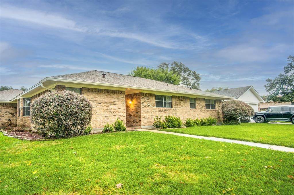 706 Meadowlark Lane - Photo 1