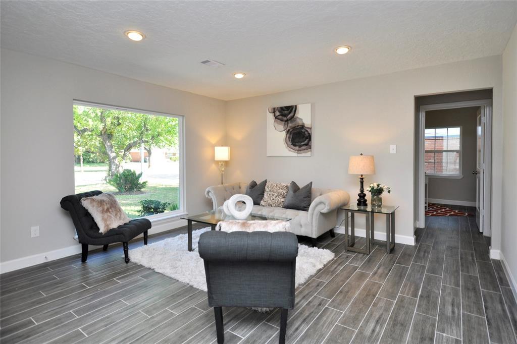 4513 43rd Street - Photo 1