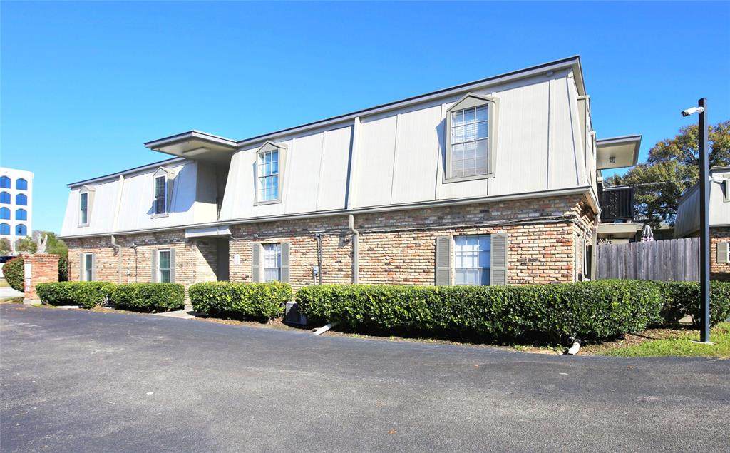 3131 Southwest Freeway - Photo 1
