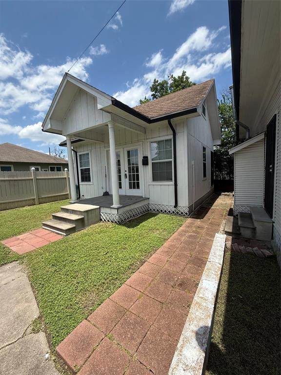 214 Sidney Street - Photo 1