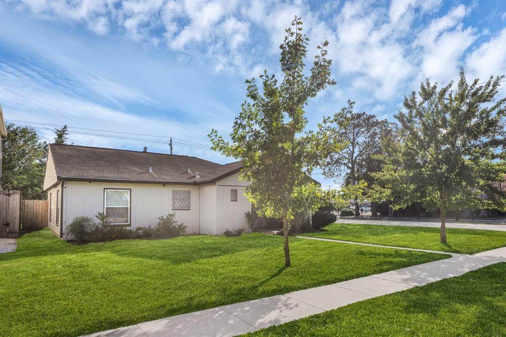 5223 Chestnut Street - Photo 1