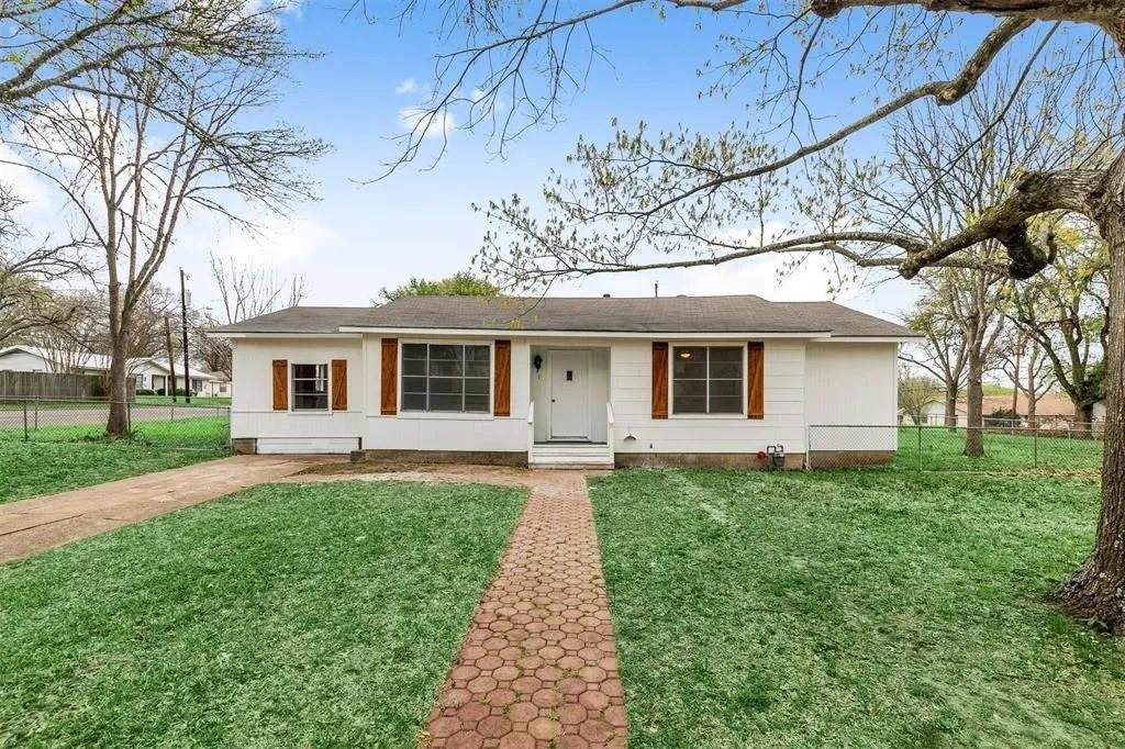 1114 L J Street - Photo 1