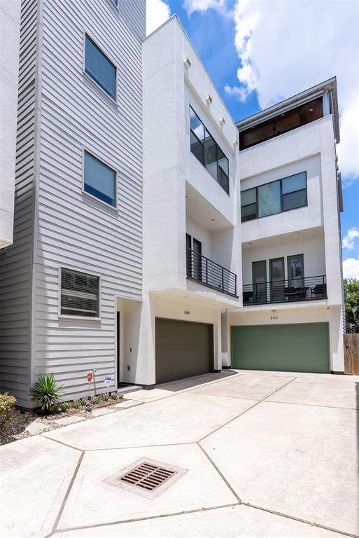 604 Pacific Street - Photo 1