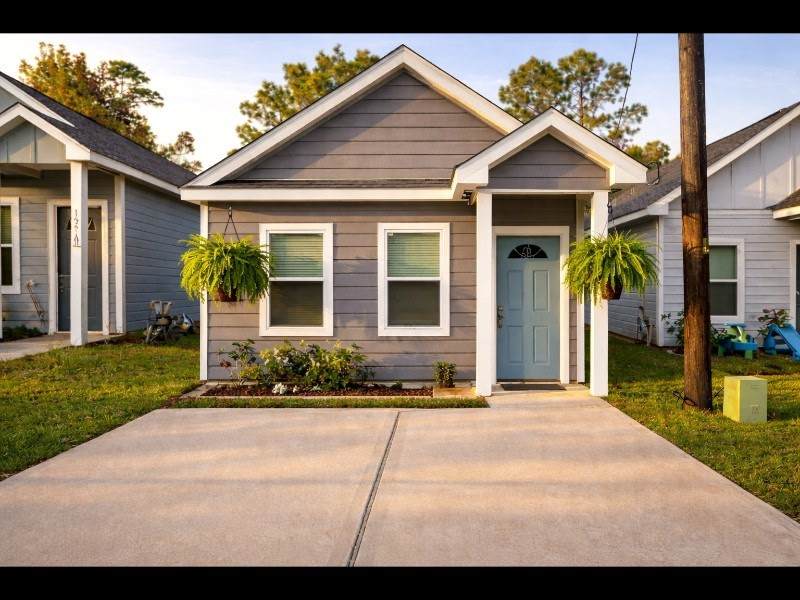 16606 Forrestal - Photo 1