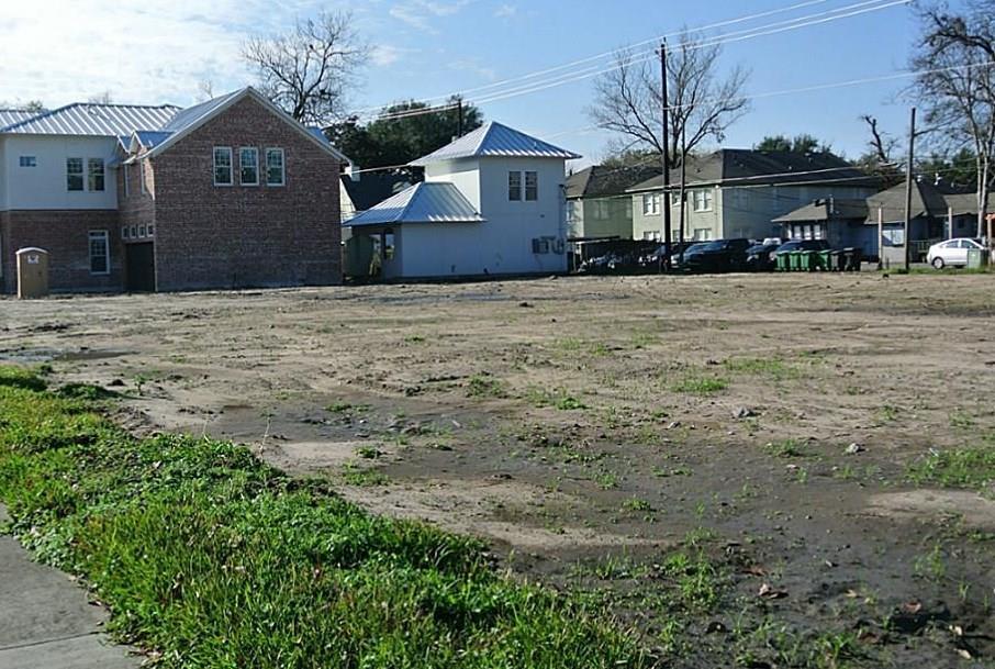 1039 Harvard Street - Photo 1