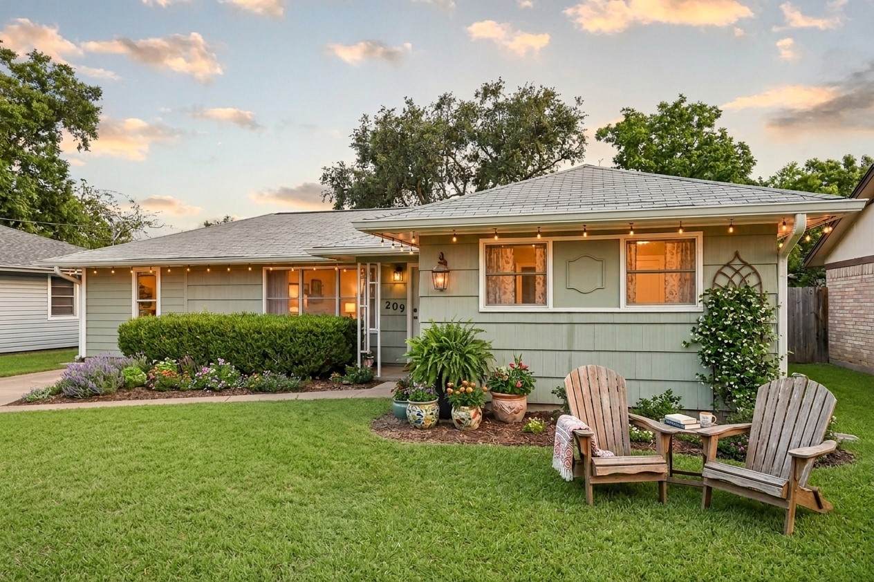 209 6th Street - Photo 1