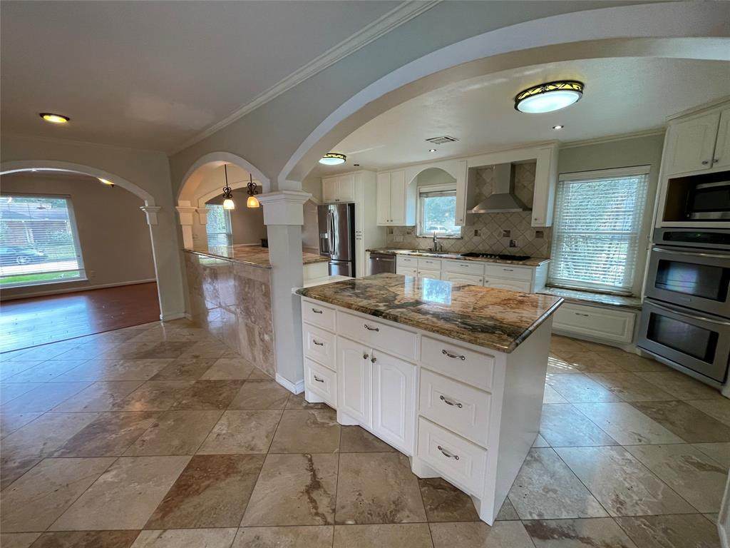10926 Ashcroft - Photo 1