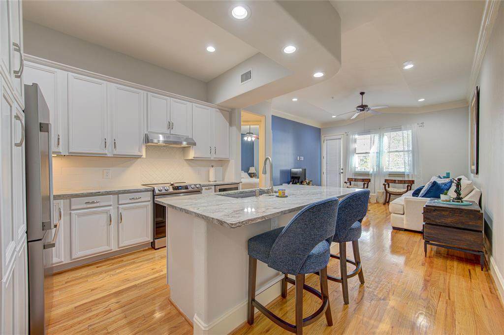 58 Briar Hollow Lane - Photo 1