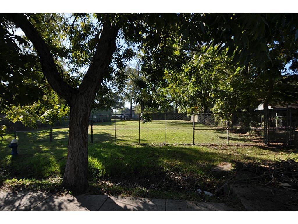 907 Oak - Photo 1