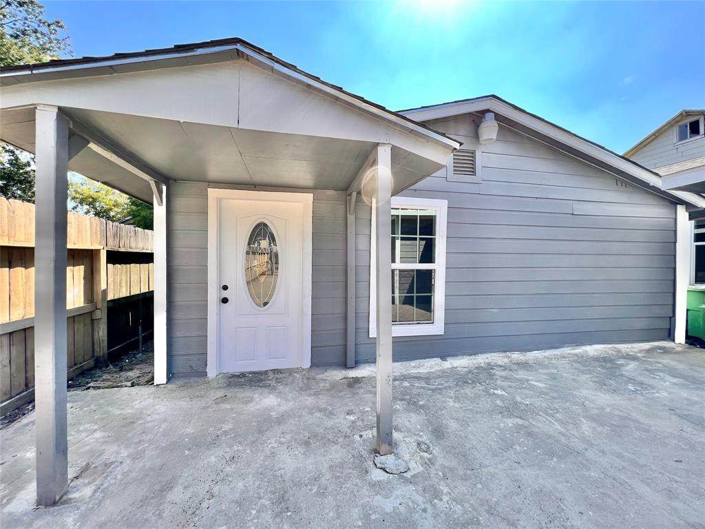 207 Coronado Street - Photo 1