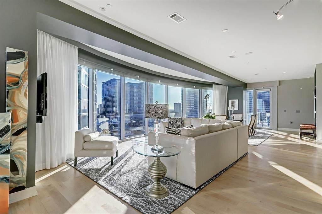 1600 Post Oak Boulevard - Photo 1