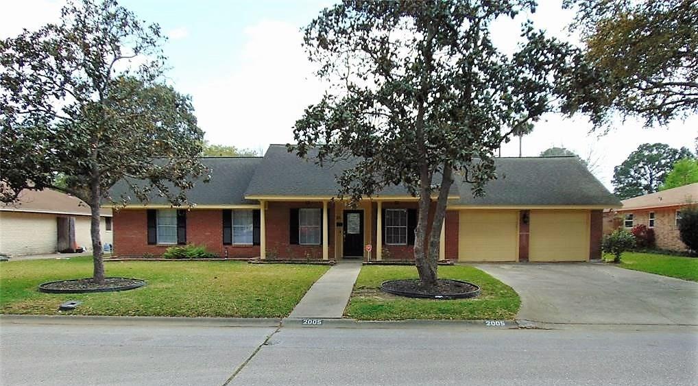 2005 Mockingbird Street - Photo 1